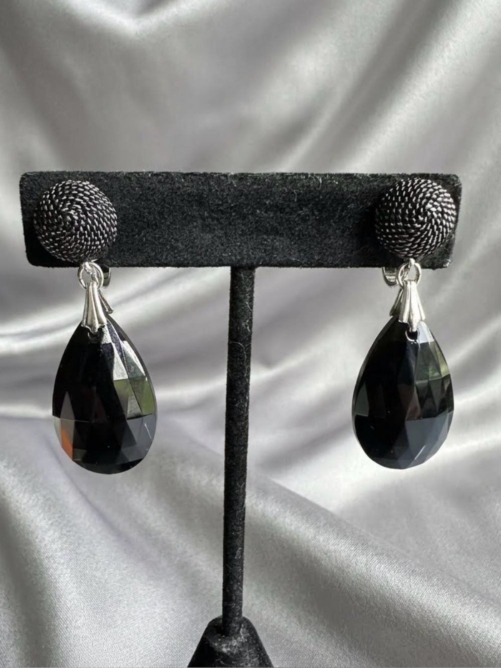 VTG 1950’s Crown Trifari Earrings Black Faceted Glass Teardrop Dangle Clip On